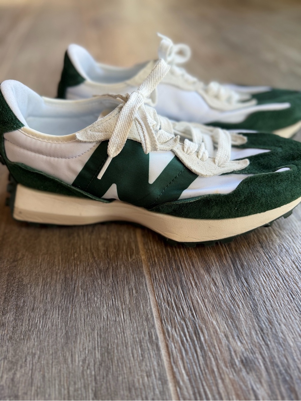 New Balance 327 - Picture 2 of 8